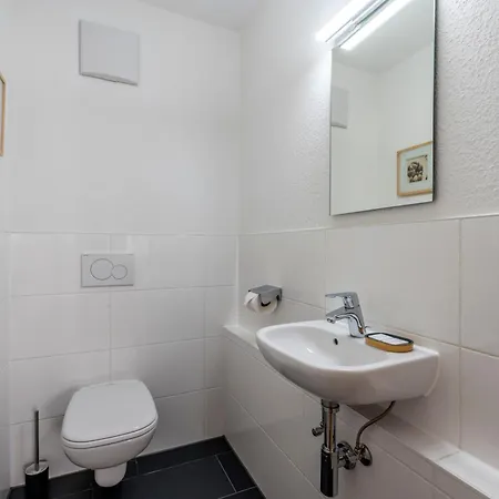 Exquis 2br Design Louis I Parking I Balcony I Mercedes-benz I Family-friendly Διαμέρισμα