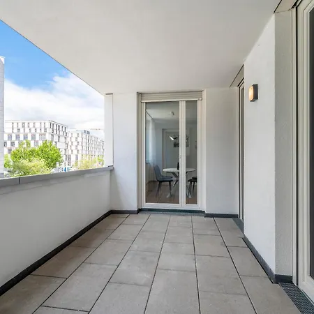Exquis 2br Design Louis I Parking I Balcony I Mercedes-benz I Family-friendly Apartment *