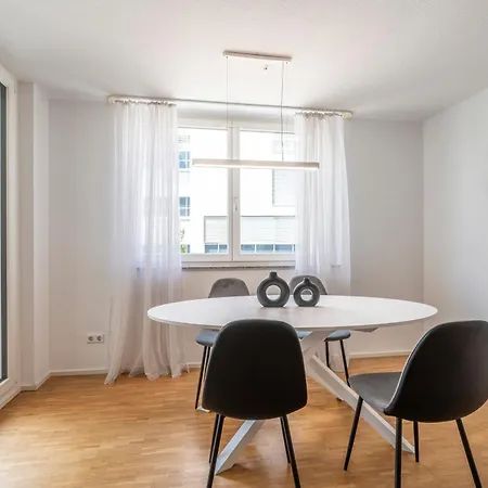 Exquis 2br Design Louis I Parking I Balcony I Mercedes-benz I Family-friendly Boeblingen