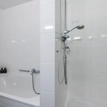 Διαμέρισμα Exquis 2br Design Louis I Parking I Balcony I Mercedes-benz I Family-friendly Μπέμπλινγκεν