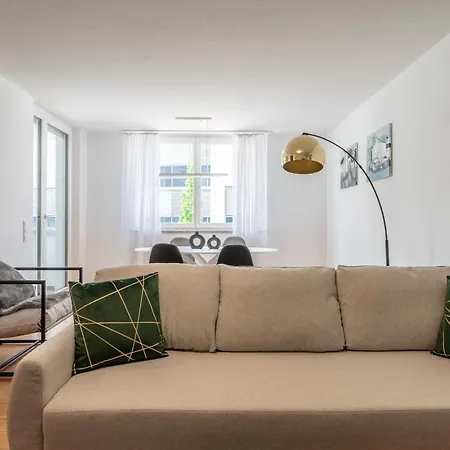 Exquis 2br Design Louis I Parking I Balcony I Mercedes-benz I Family-friendly Apartment